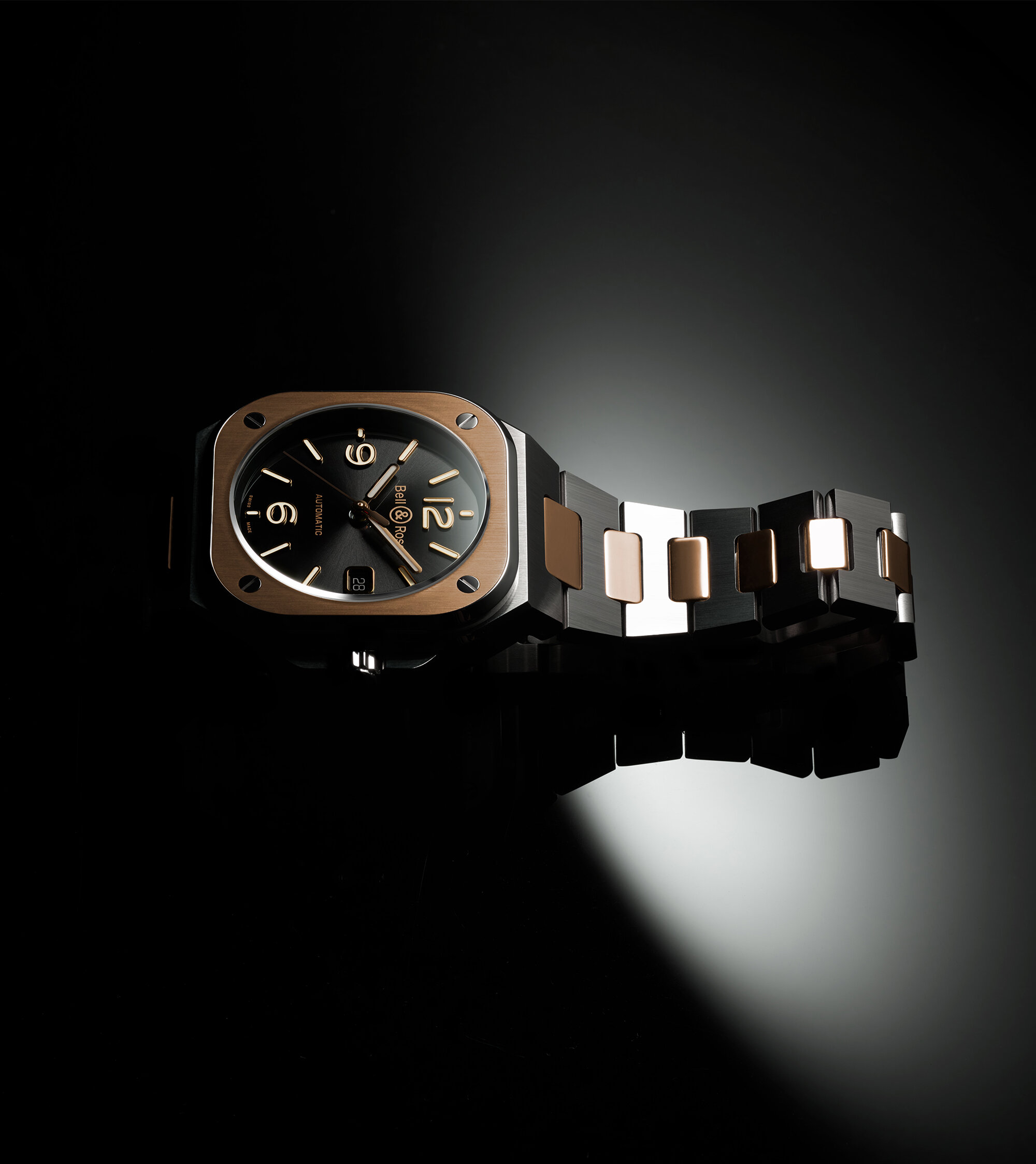 Br 05 black steel & gold top